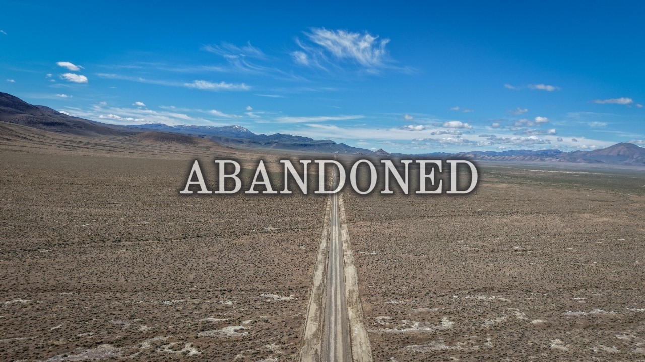 I Found A Strange Oasis Abandoned In The Middle Of The Desert Using Google Earth