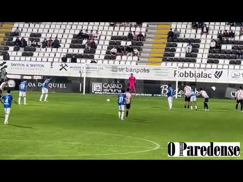 Golo de Dénis Duarte (USC Paredes) diante do Varzim