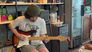 Video thumbnail for Fender Deluxe Ameican Standard Stratocaster 1988 Sunburst (3.4kg) by Fusionmusic Studio