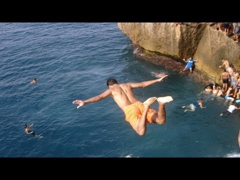 قفزة رائعة الدقيقة 2:50 من أعلى الجرف في بحر قابوياوا "رأس الماء" Cliff jumps