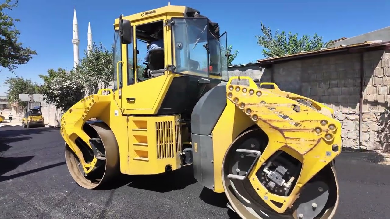 HİLVAN’IN CADDE VE SOKAKLARI, BÜYÜKŞEHİR’LE MODERN HALE GELİYOR