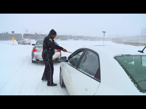 DSM sergeant cleans off car for woman bringing husband home from hospital