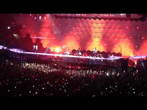 Justin Timberlake-Moving stage-Let the Groove get in. Live @ Boston The 20/20 Experience tour