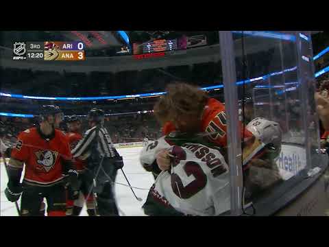 NHL Fight - Coyotes @ Ducks - Larsson vs Comtois - 05/11/2021