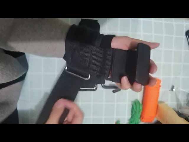 Vídeo relacionado con BEARGRIP - Correas de levantamiento de agarre con gancho y soporte de muñeca, correas de gimnasio resistentes para levantamiento de pesas, peso muerto, levantamiento de potencia, crossfit y