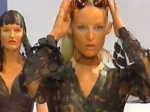 54. VERY RARE Thierry Mugler Spring-Summer 2001 (2) with Amy Wesson and Inna Zobova