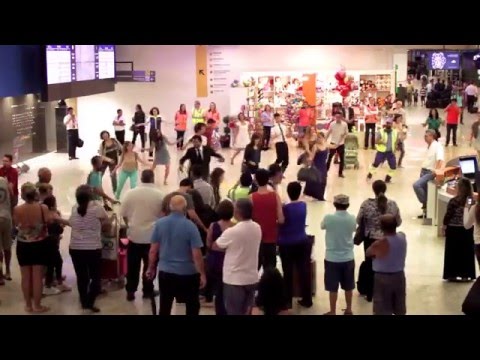 Flash mob shim sham aeroporto de Confins - Myra e BeHoppers