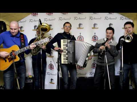 Ansambel Zeme - Zaplešimo v Novo Leto (live)