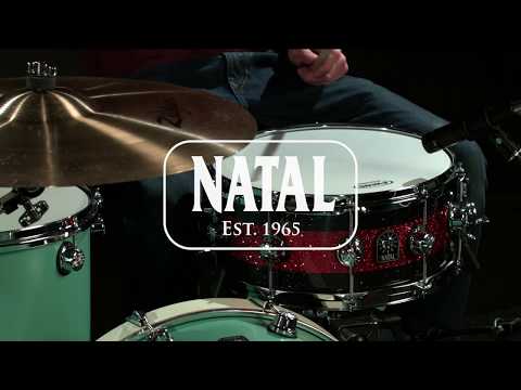 Natal Café Racer Snare Drum Demo, Black & Red Sparkle | Gear4music demo