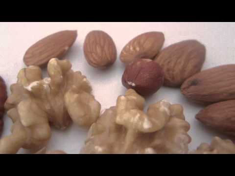 Crunchy Nuts Organic & Healty ad for kids