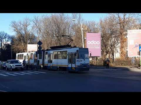 V3A-93-M2000 #151 ( Linia 45 ) părăsind stația "Piața Victoriei" ( Ianuarie 2022 )