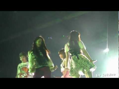 [FANCAM] 120623 Music Bank in HK f(x) - Electric Shock opening