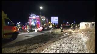 preview picture of video '28.12.2014: Karambolage durch Eisglätte auf A19 - sechs Verletzte'