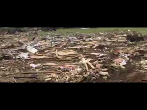 Wedge Tornado Slams Billingsley AL. Lots of damage. RAW footage.