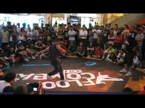 FLOOR COMBAT 2011 - Top 16 Bboy 1on1 Battle 4 - Bboy Pistol Pace vs Bboy Bullet