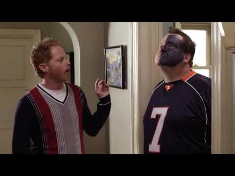 Modern Family 1x05 - Mitchell takes interest in football