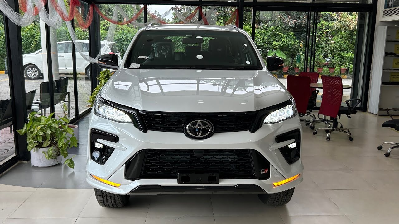 THE SUV KING 👑 New 2024 Toyota Fortuner GRS 🚀 Full Detailed Review In Hindi