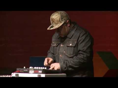 Performance: Stereossauro at TEDxO'Porto 2013