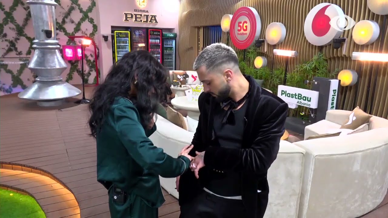 “Mos u mërzit për atë maskara”/ Egli-Gjestit: Ai është i rëndom, llum…