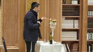 שיעור מרתק עם הרב יוסף חיים גבאי שליט"א (הרב יוסף חיים גבאי) - התמונה מוצגת ישירות מתוך אתר האינטרנט יוטיוב. זכויות היוצרים בתמונה שייכות ליוצרה. קישור קרדיט למקור התוכן נמצא בתוך דף הסרטון