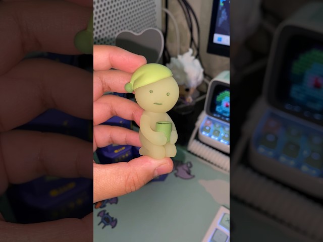 Vídeo relacionado con Smiski Glow in The Dark - Juego de mini figuras que brillan en la oscuridad: Bed + Living Series, 2 cajas ciegas surtidas