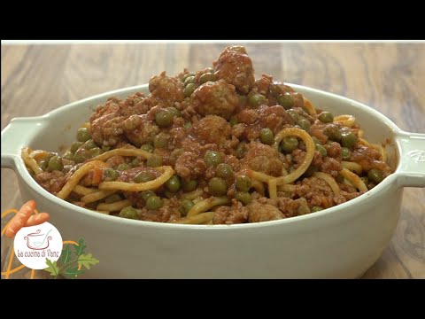 Pasta al ragù di piselli e polpettine