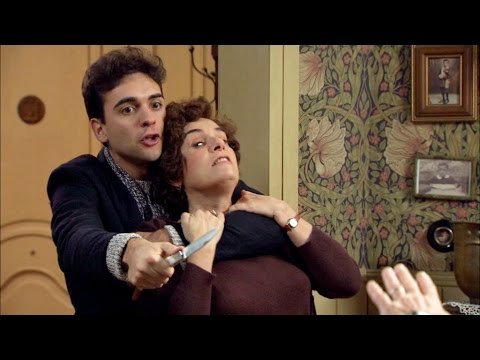 Amar C568 - Un ladrón irrumpe en el hostal a punta de navaja