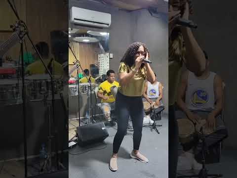Yasmina Ponce, "La Reina De La Bachata", Interpretando un clásico:  "Lindas Palabritas" ( En Vivo )