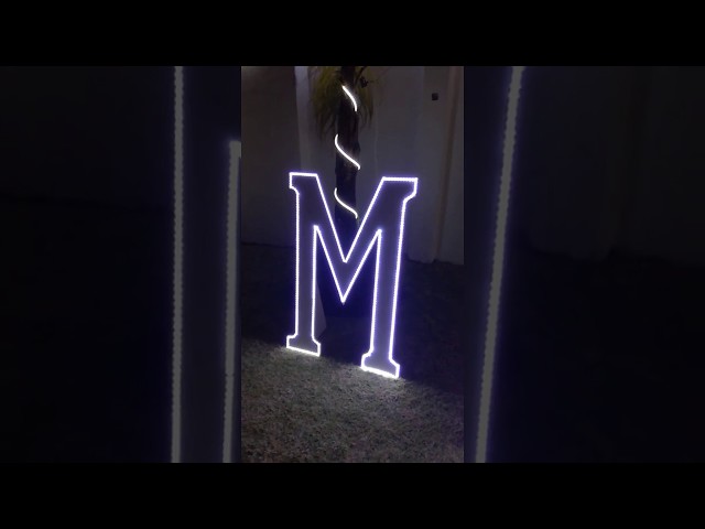 Vídeo relacionado con Letra Luminosas Mayúscula con USB, Letras de Luces LED Iluminadas Control APP, Luces Etras de neón, Luces de Noche para Pared, Fiesta de Cumpleaños, Navidad, Decoración de Boda, Letras - M