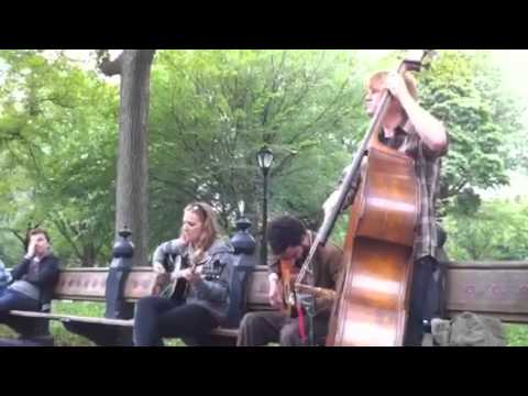 Julia Haltigan & The Hooligans en Central Park