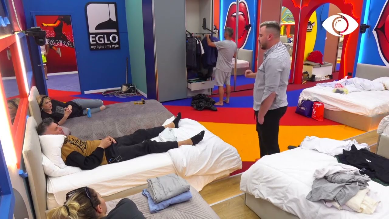 Ke disa ditë që jep informacion nga jashtë/ Ronaldo debaton me Bledin