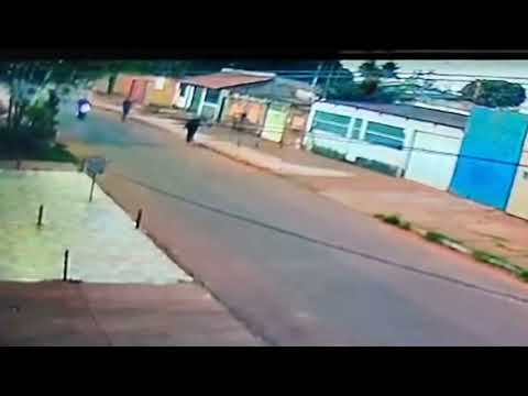 Vídeo ; Veja momento que mulher é atacada á facadas pelo ex companheiro em Valparaíso 