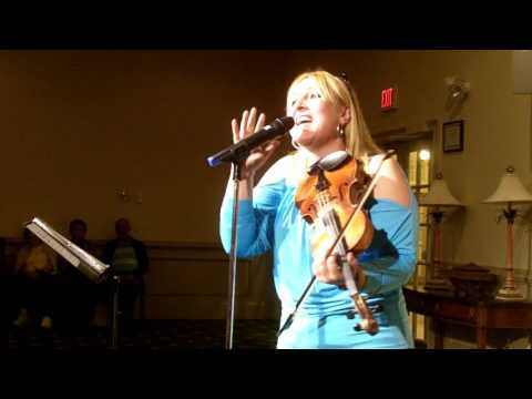 Claudia Pellegrini BESAME MUCHO