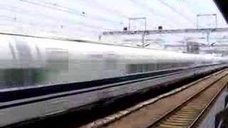 preview picture of video 'Shinkansen Passing Odawara Station'