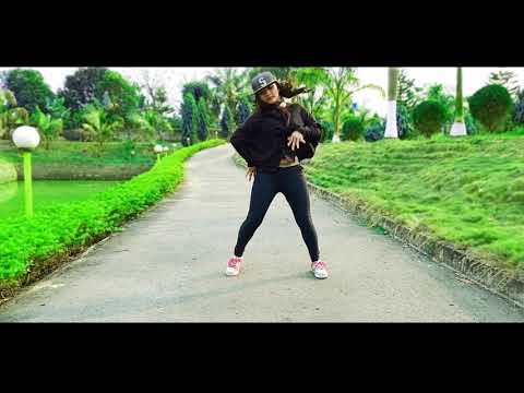 download lagu mp3 mp4 Naga Selena Gomez, download lagu Naga Selena Gomez gratis, unduh video klip Naga Selena Gomez