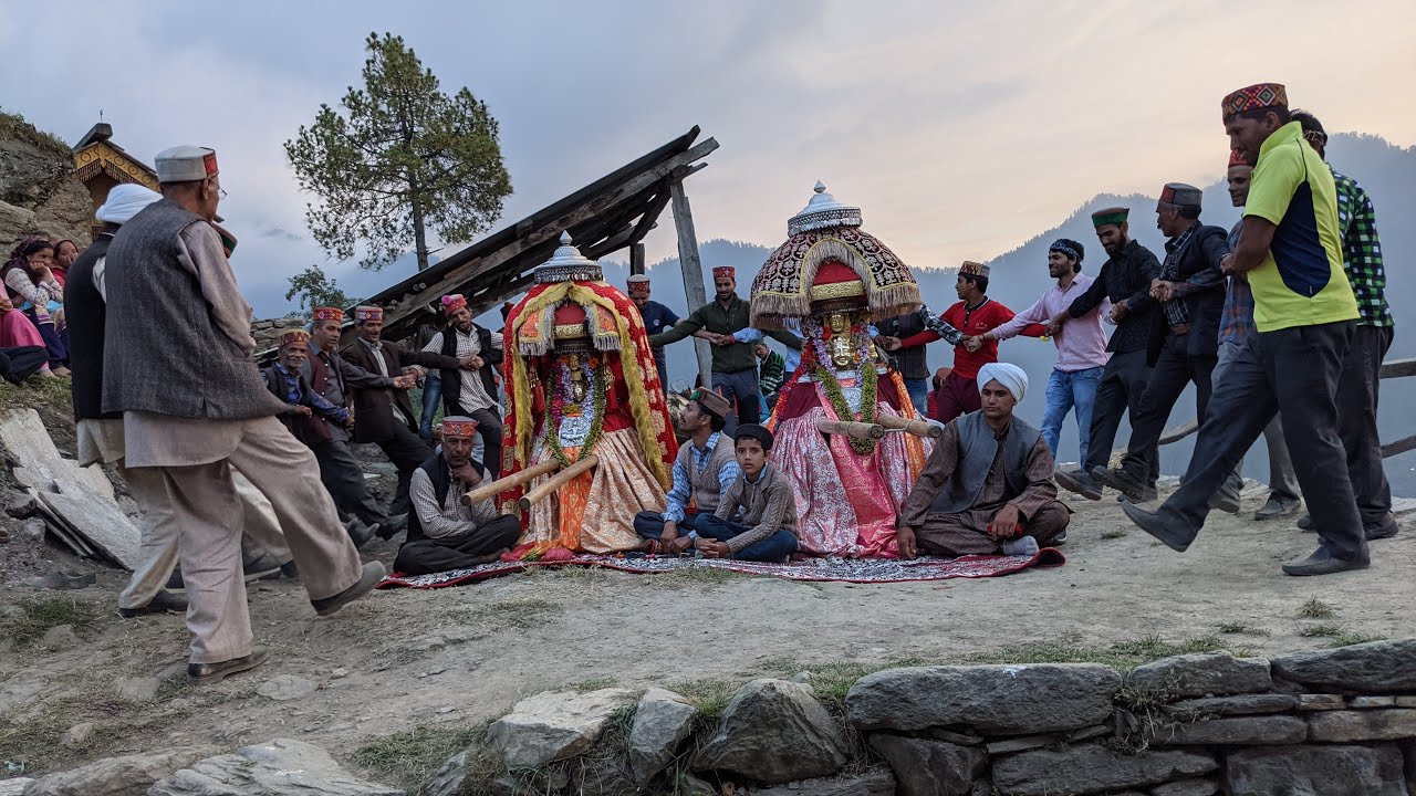 Pahaadi Nati Dance | Himachali Dance & Culture | Rich Hindu Culture | Sainj Valley || Pundrik Rishi