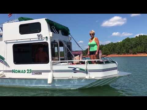 Nomad 25 on Lake Hartwell