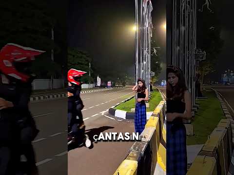 😳 Kızın Çantasıyla Şok Planı! Motorcu Yaklaşınca Ne Yaptı? 👛🏍️