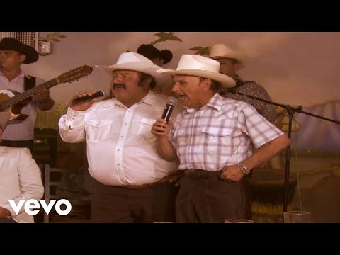 Ramiro Cavazos - Ni Cruz Ni Puño De Tierra (En Vivo)