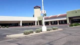 Abandoned Factory Outlet Mall. Casa Grande/Florence, AZ.. Sooo SAD!!!