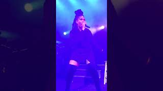 Brandy performs &quot;I Thought&quot; live in DC @ The Howard Theater