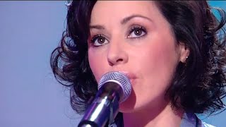 Tina Arena chante &quot;Les Moulins de mon Coeur&quot;