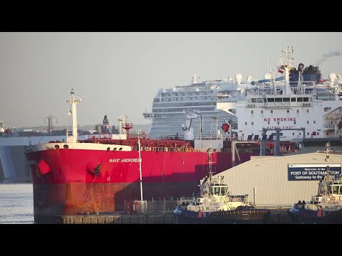 英國特種部隊暴風油輪被偷渡者扣押。 (UK special forces storm tanker seized by stowaways)