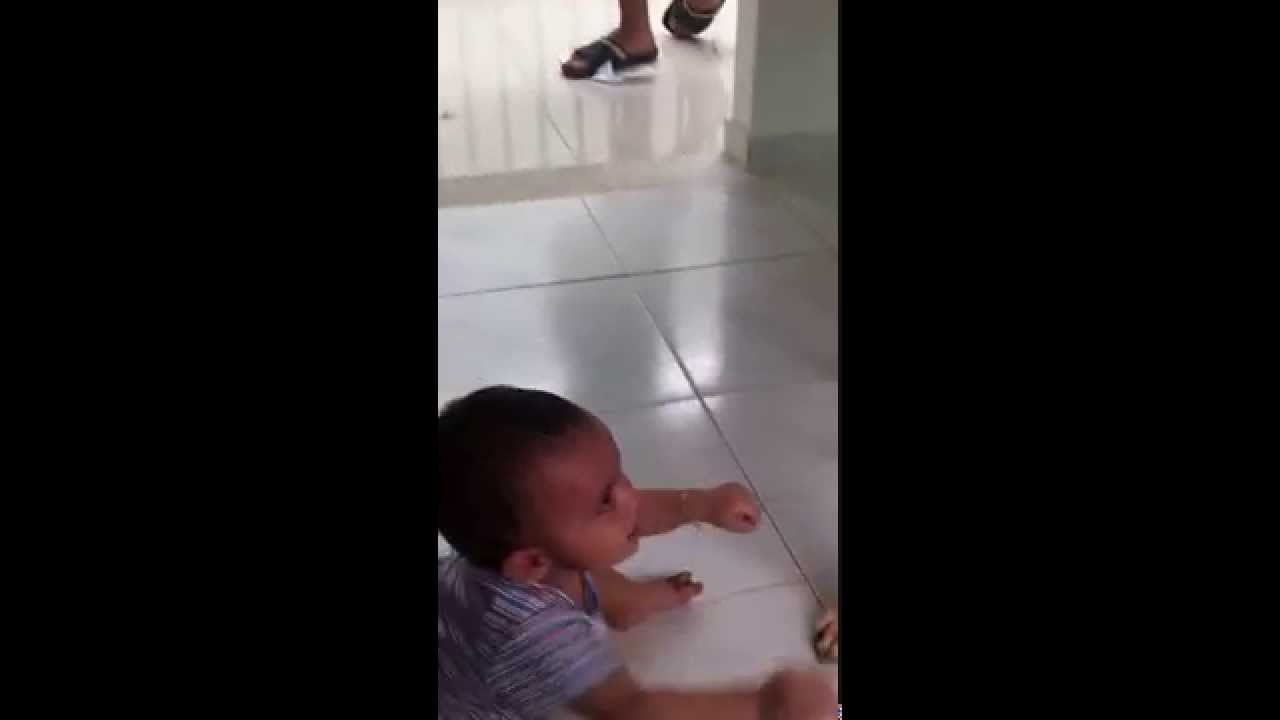 BEBE RIENDO A CARCAJADAS / BABY LAUGHING