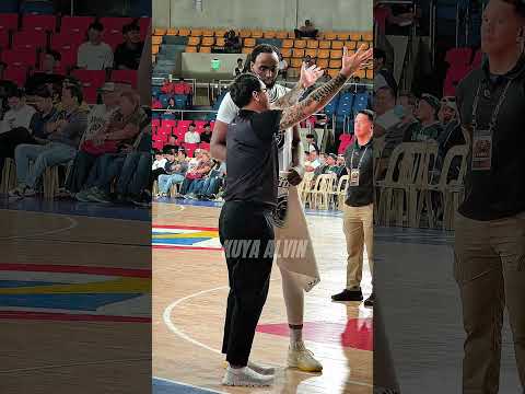 Ronald Tubid sharing veteran moves kay Ali Mubashar.