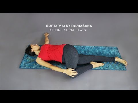 So machst du Supta Matsyendrasana – Wirbelsäulendrehung in Rückenlage – Yoga für Anfänger