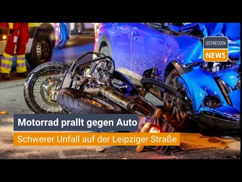 Schwerer Unfall in Fulda - Motorrad prallt gegen Auto