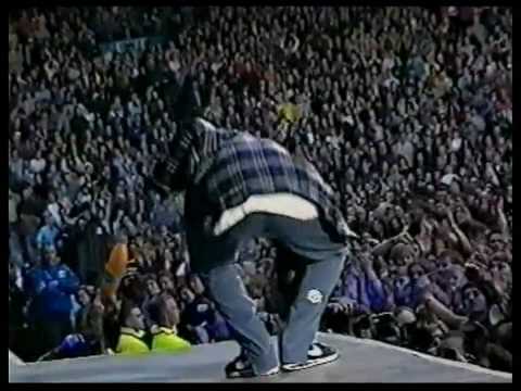 Oasis - The Swamp Song (Live @ Maine Road 1996, 1st Night) - HD