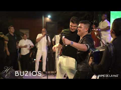 Página de oro y Collar de Versos - Oscar Gamarra y Elder Dayán en el matrimonio de Hillary & Elver