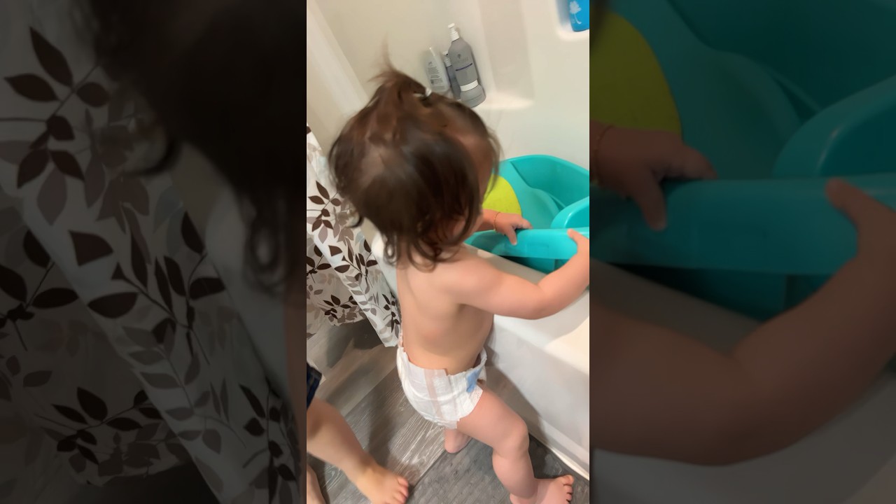 Tomar banho ama #horadobanho #shower #babyhappy